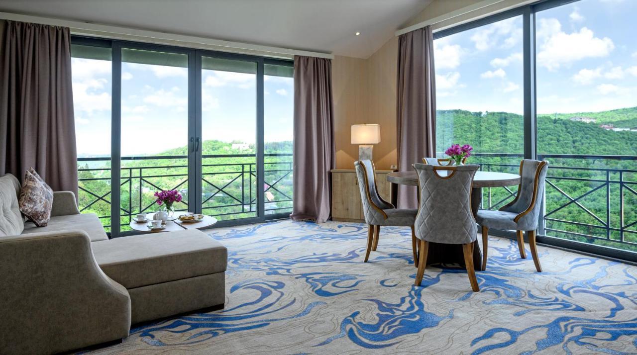 Aurora Resort, Hotel