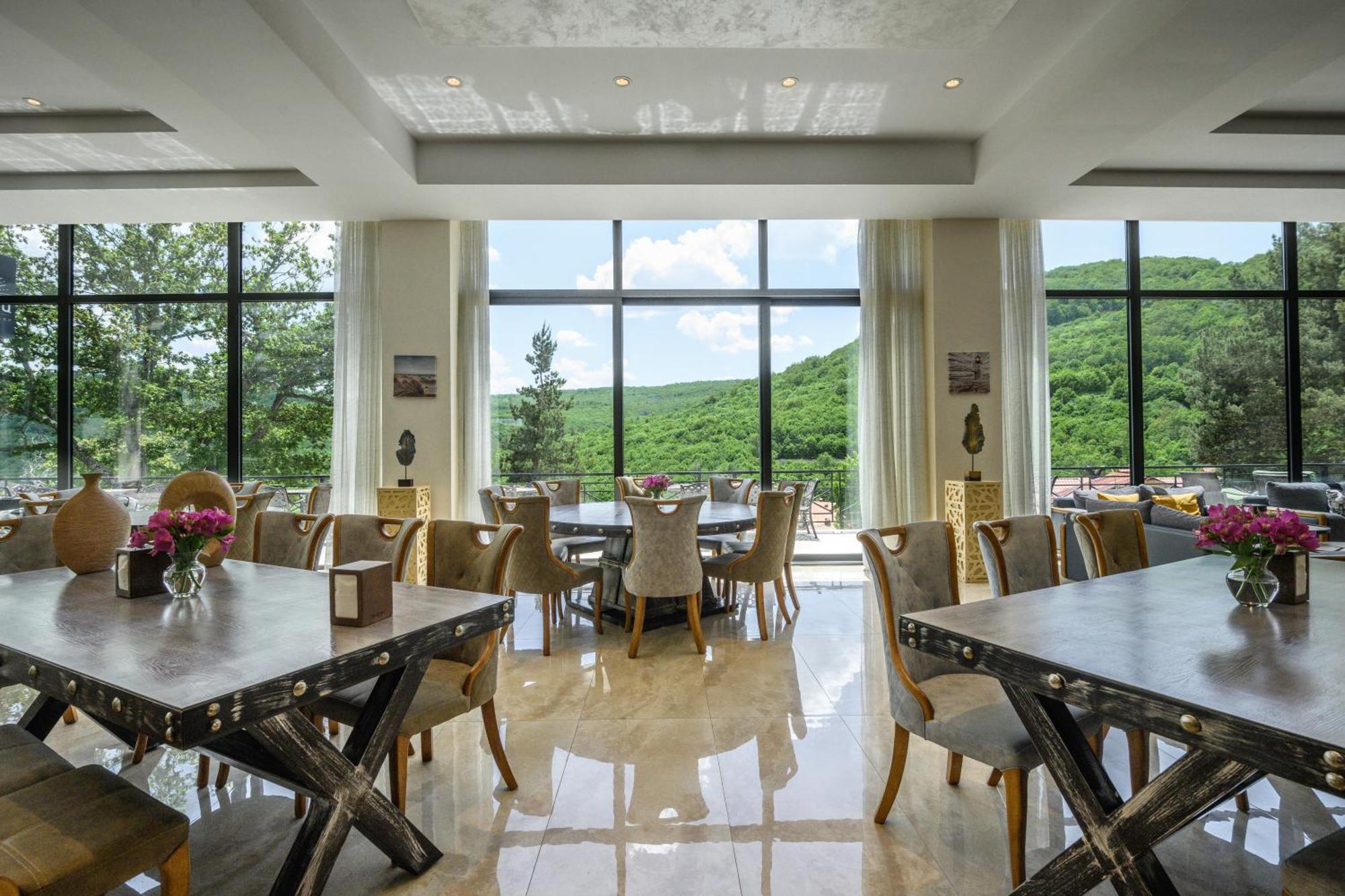 Aurora Resort,