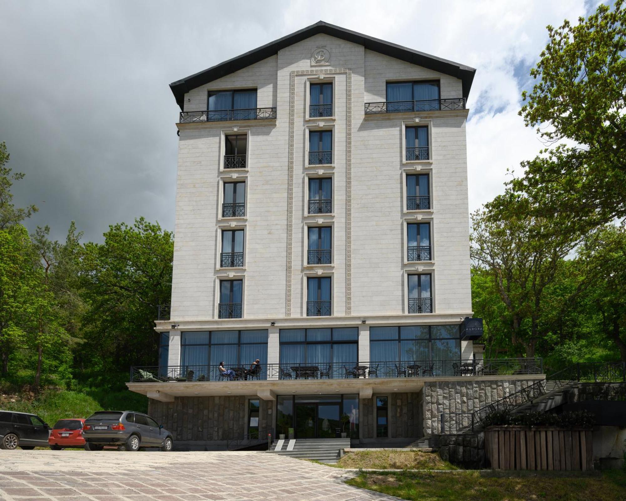 Aurora Resort,